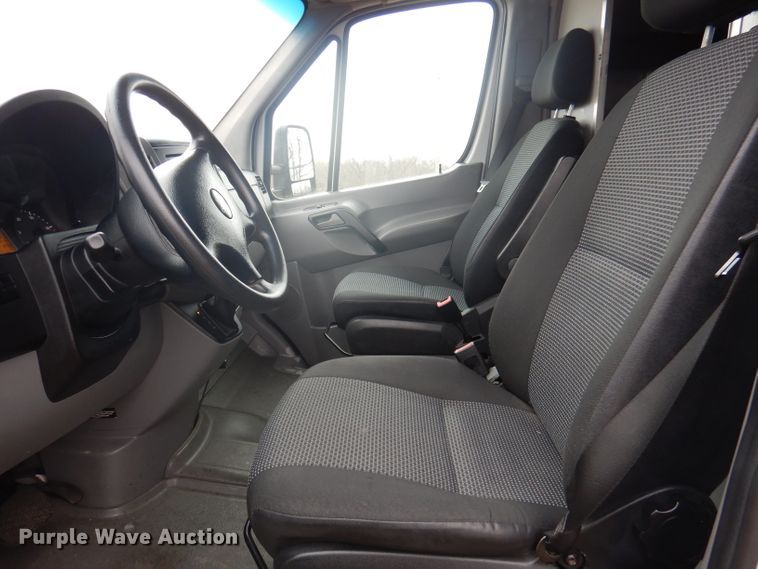 image for item DA5276 2012 Freightliner Sprinter 3500  box truck