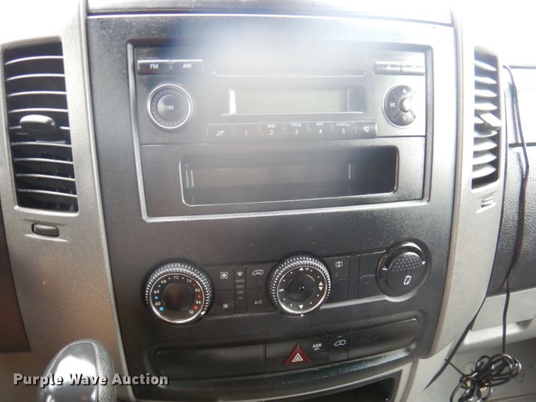 image for item DA5276 2012 Freightliner Sprinter 3500  box truck