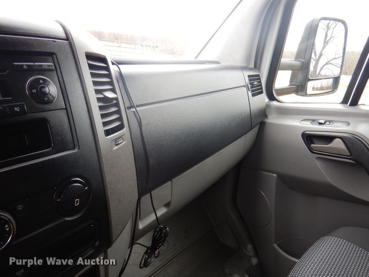 image for item DA5276 2012 Freightliner Sprinter 3500  box truck