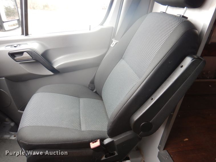 image for item DA5276 2012 Freightliner Sprinter 3500  box truck