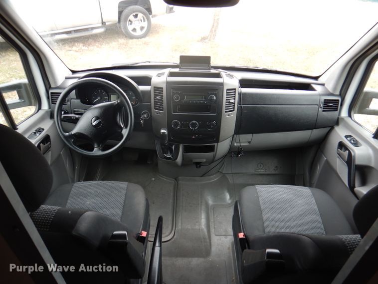 image for item DA5276 2012 Freightliner Sprinter 3500  box truck