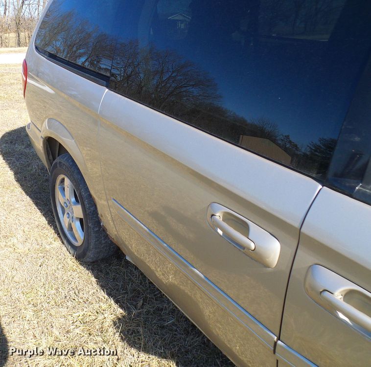 image for item DC2811 2005 Dodge Grand Caravan  van