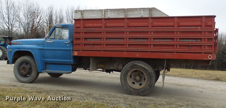 image for item DC2819 1971 Ford 600  grain truck