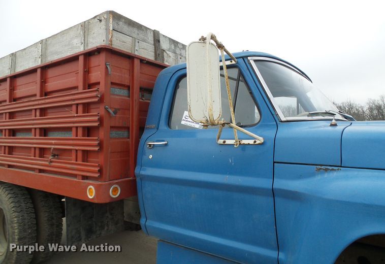 image for item DC2819 1971 Ford 600  grain truck