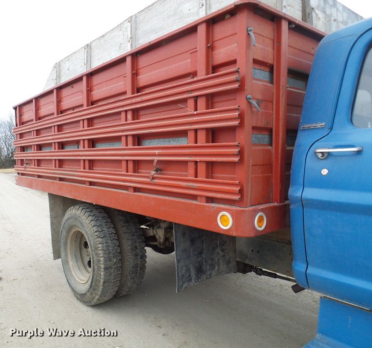 image for item DC2819 1971 Ford 600  grain truck