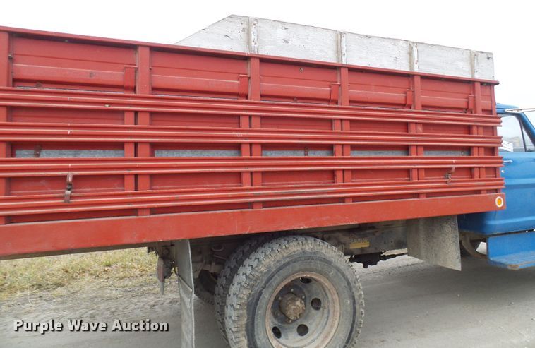 image for item DC2819 1971 Ford 600  grain truck