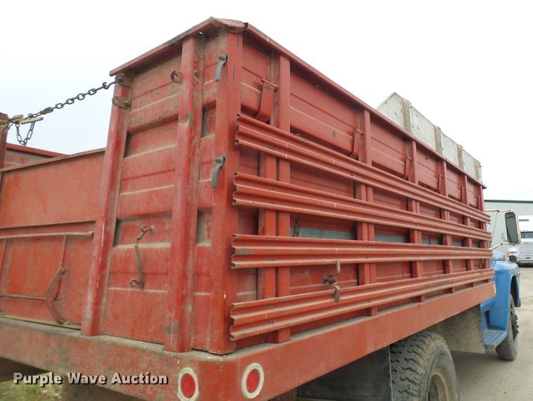 image for item DC2819 1971 Ford 600  grain truck