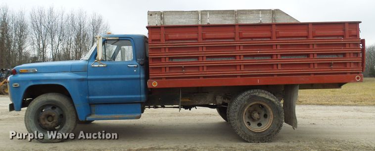 image for item DC2819 1971 Ford 600  grain truck