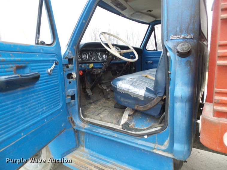 image for item DC2819 1971 Ford 600  grain truck