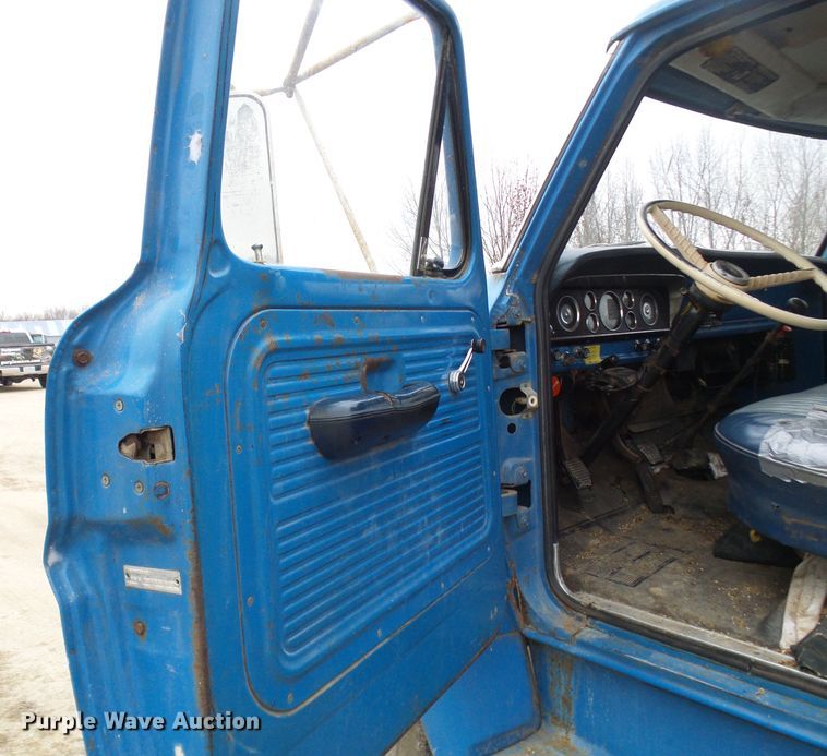 image for item DC2819 1971 Ford 600  grain truck