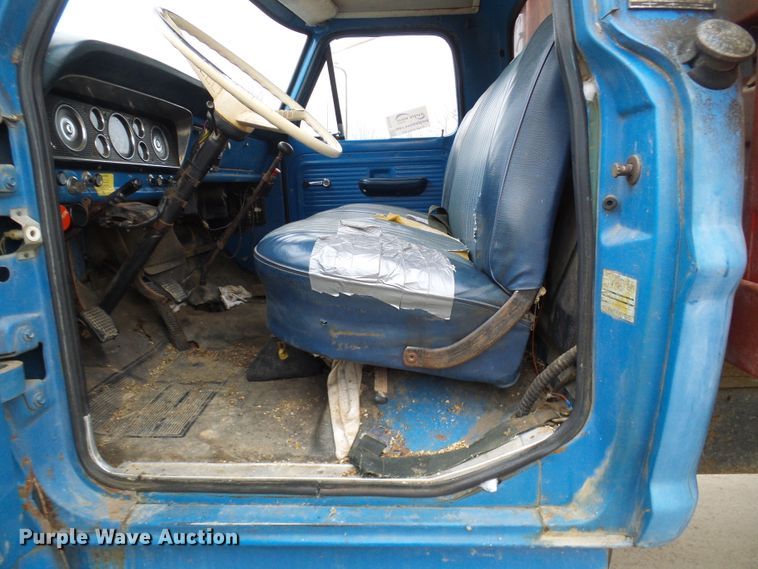 image for item DC2819 1971 Ford 600  grain truck