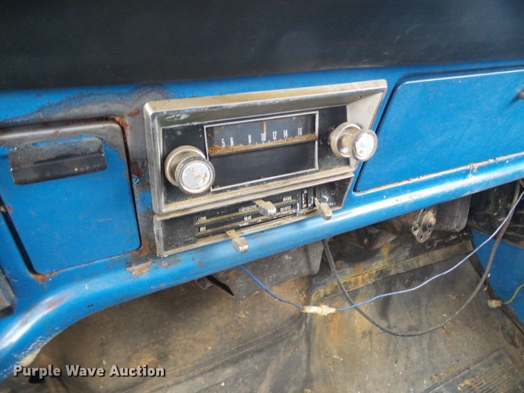 image for item DC2819 1971 Ford 600  grain truck