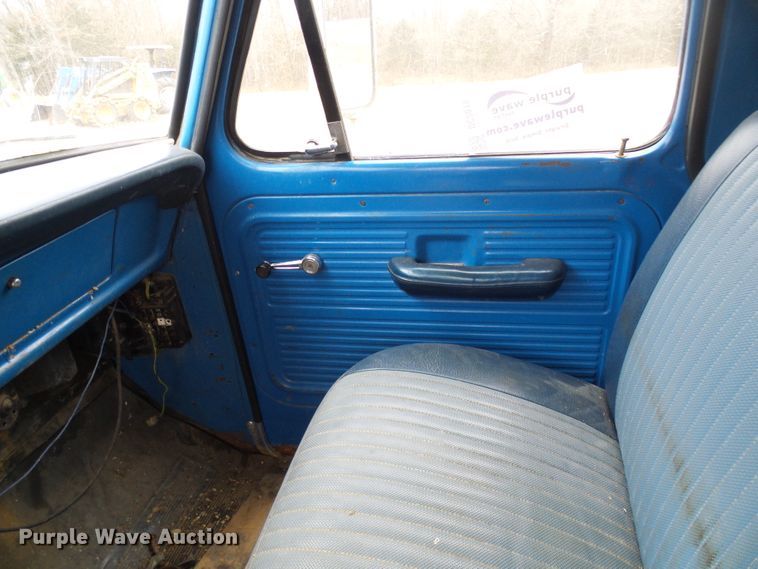 image for item DC2819 1971 Ford 600  grain truck