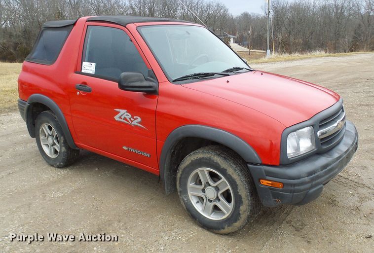 image for item DC2820 2001 Chevrolet Tracker SUV