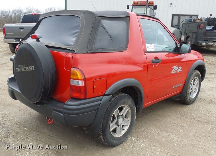 image for item DC2820 2001 Chevrolet Tracker SUV