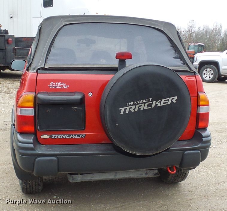 image for item DC2820 2001 Chevrolet Tracker SUV