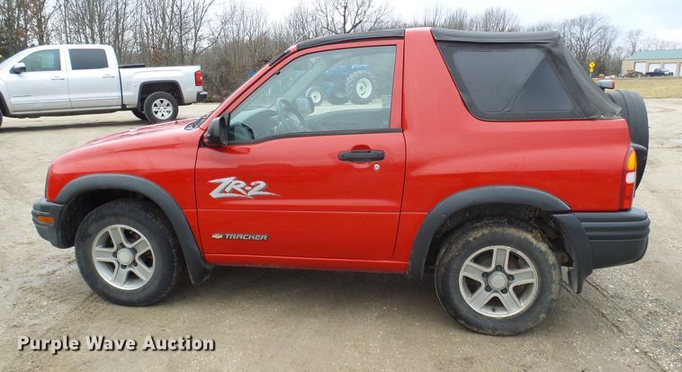 image for item DC2820 2001 Chevrolet Tracker SUV