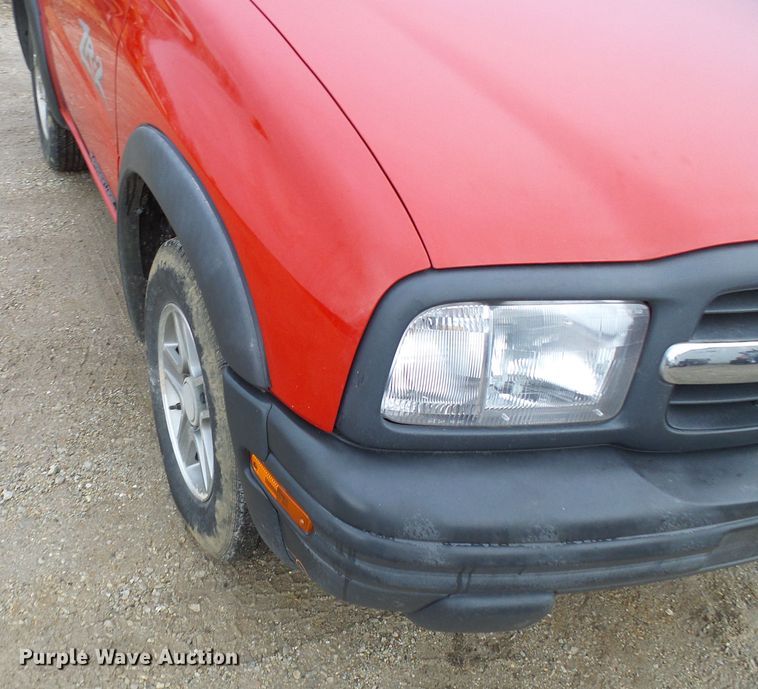 image for item DC2820 2001 Chevrolet Tracker SUV