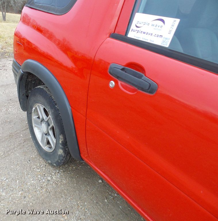 image for item DC2820 2001 Chevrolet Tracker SUV