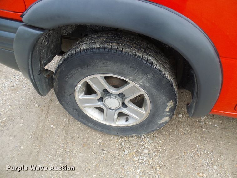 image for item DC2820 2001 Chevrolet Tracker SUV