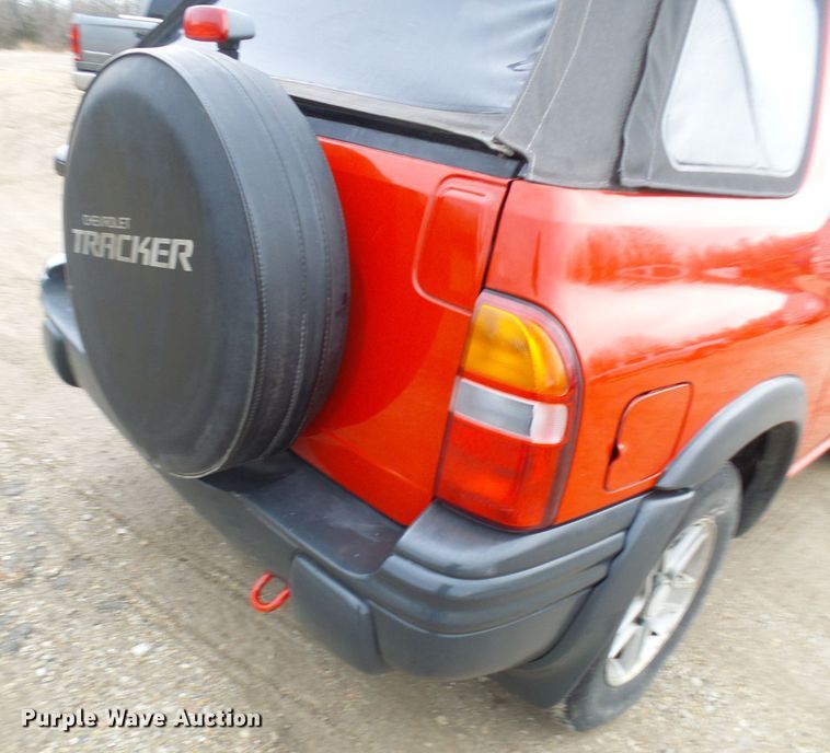 image for item DC2820 2001 Chevrolet Tracker SUV