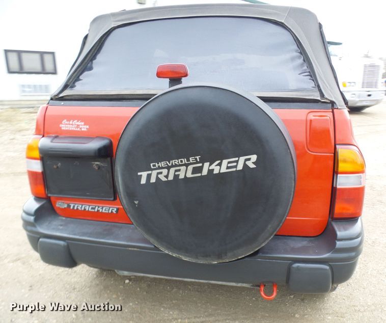 image for item DC2820 2001 Chevrolet Tracker SUV