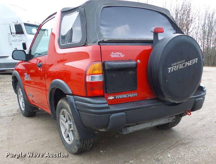 image for item DC2820 2001 Chevrolet Tracker SUV