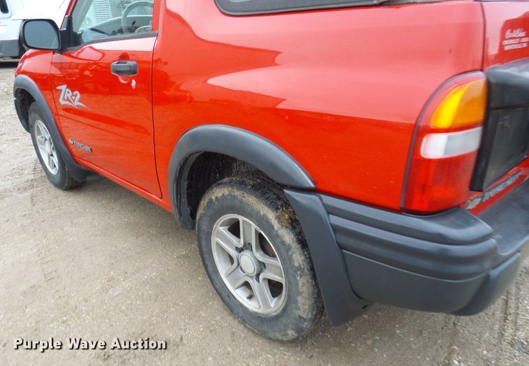 image for item DC2820 2001 Chevrolet Tracker SUV