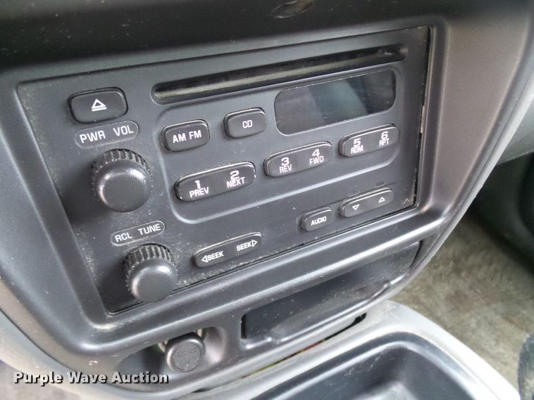 image for item DC2820 2001 Chevrolet Tracker SUV