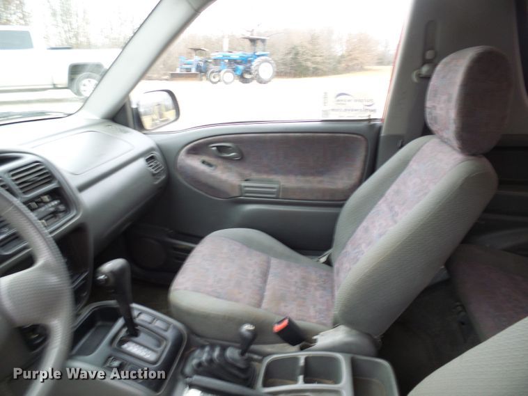 image for item DC2820 2001 Chevrolet Tracker SUV