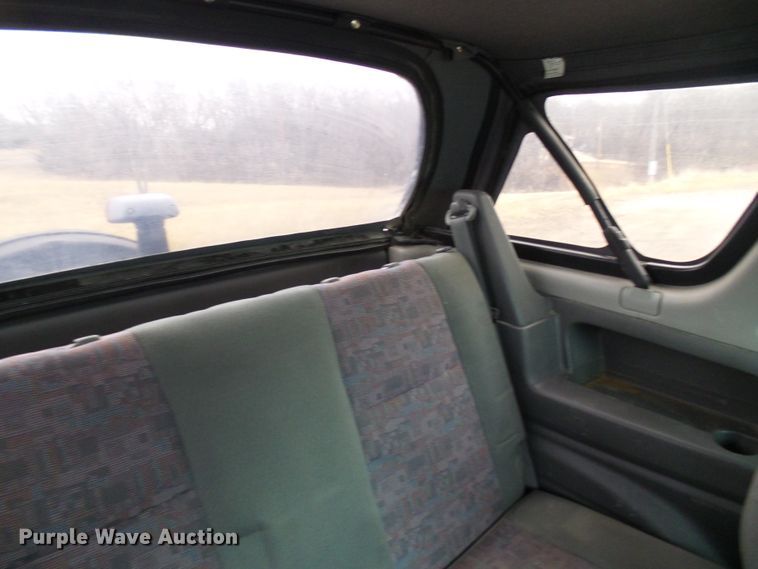 image for item DC2820 2001 Chevrolet Tracker SUV