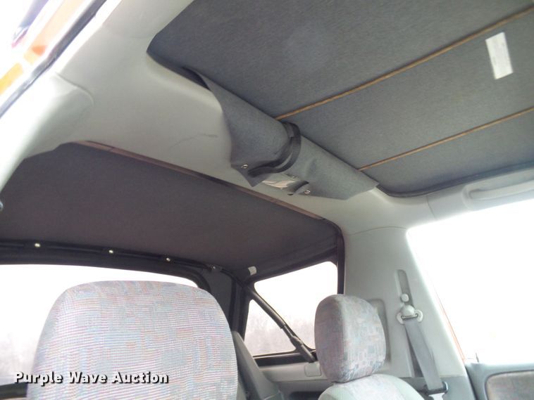 image for item DC2820 2001 Chevrolet Tracker SUV