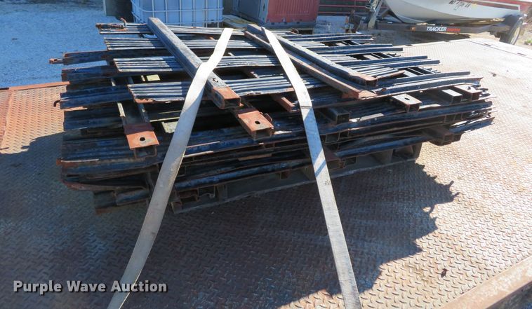 image for item DH0604 Knapheide PVMXT-223C flatbed