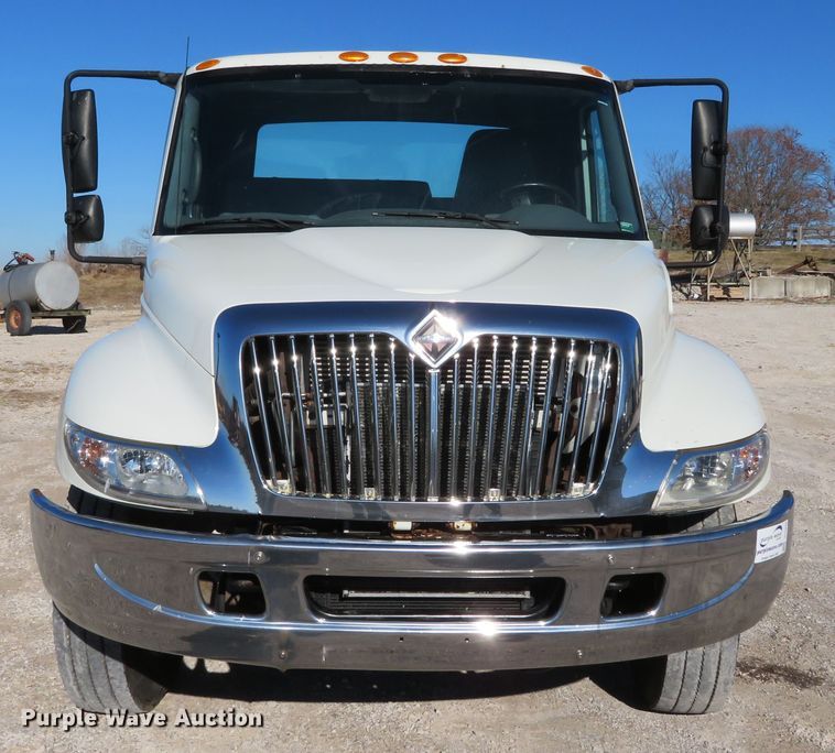 image for item DH0608 2007 International 4300  truck cab and chassis