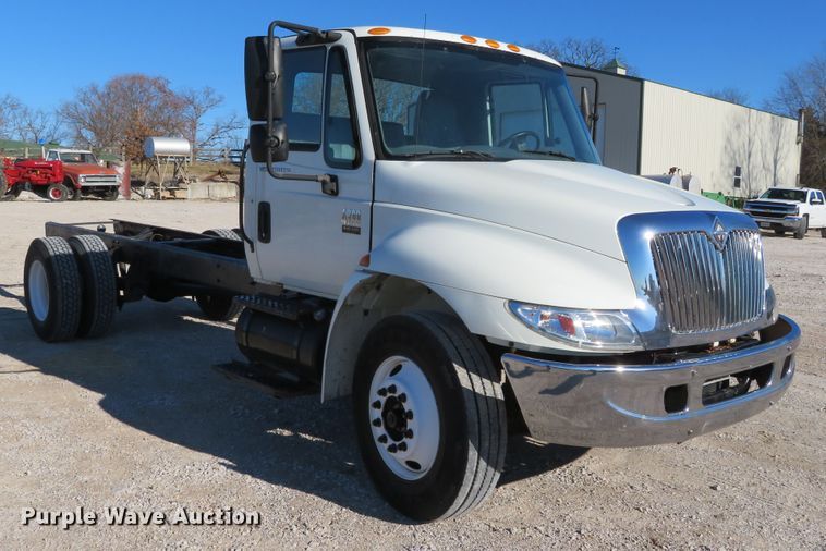 image for item DH0608 2007 International 4300  truck cab and chassis