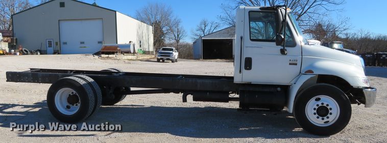 image for item DH0608 2007 International 4300  truck cab and chassis