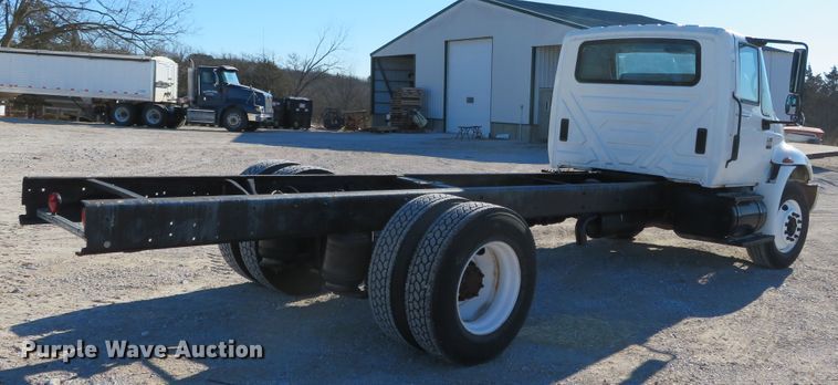 image for item DH0608 2007 International 4300  truck cab and chassis