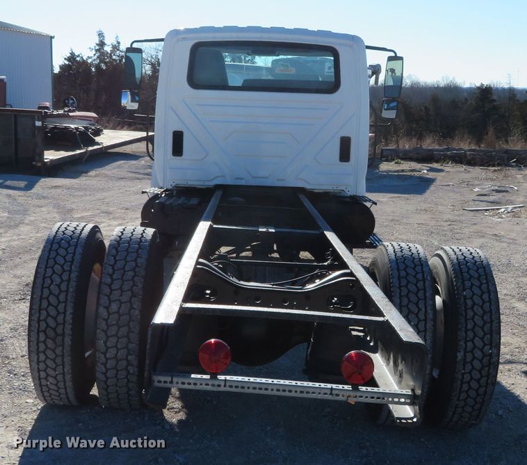 image for item DH0608 2007 International 4300  truck cab and chassis