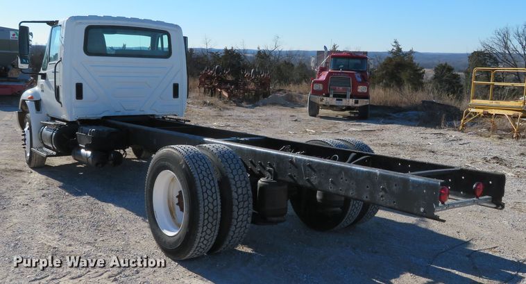 image for item DH0608 2007 International 4300  truck cab and chassis