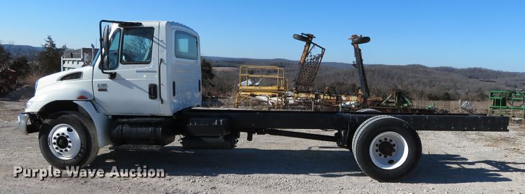 image for item DH0608 2007 International 4300  truck cab and chassis