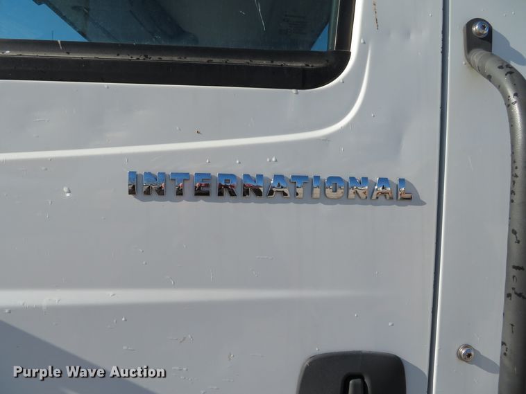 image for item DH0608 2007 International 4300  truck cab and chassis