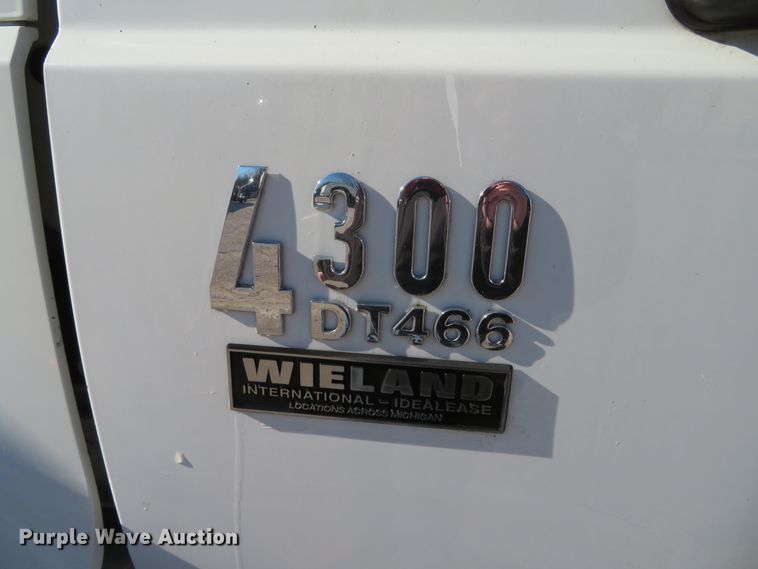 image for item DH0608 2007 International 4300  truck cab and chassis