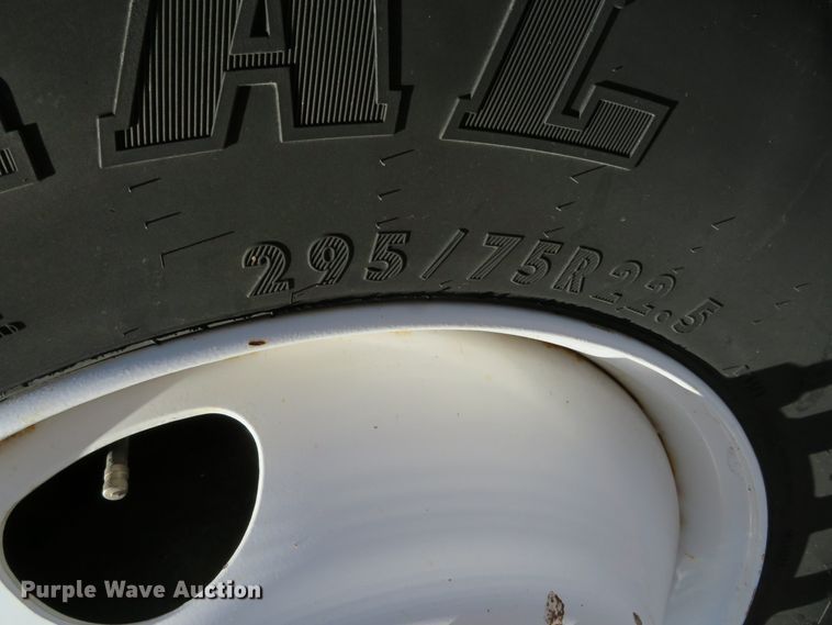 image for item DH0608 2007 International 4300  truck cab and chassis