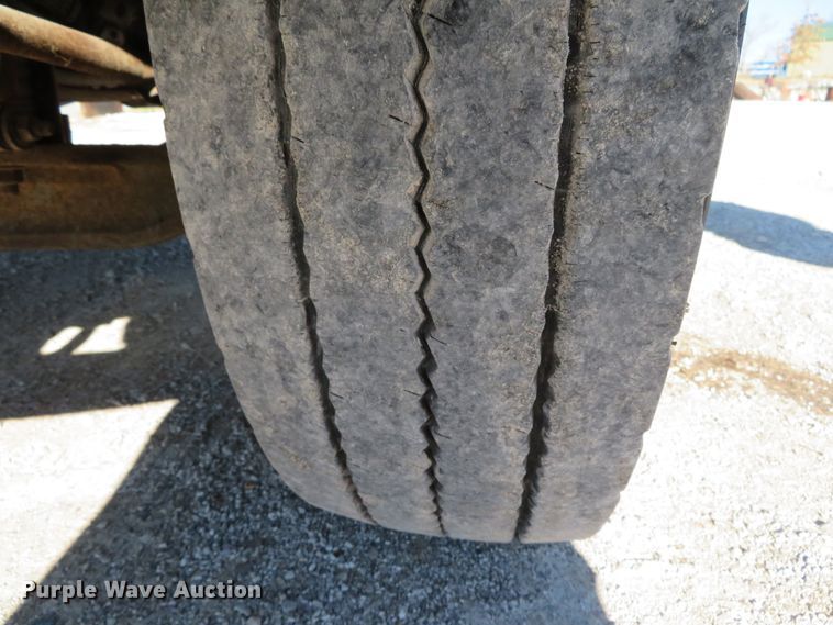 image for item DH0608 2007 International 4300  truck cab and chassis