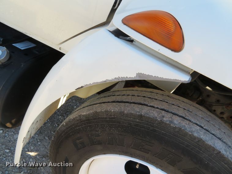 image for item DH0608 2007 International 4300  truck cab and chassis