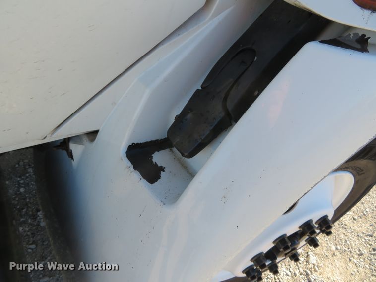 image for item DH0608 2007 International 4300  truck cab and chassis