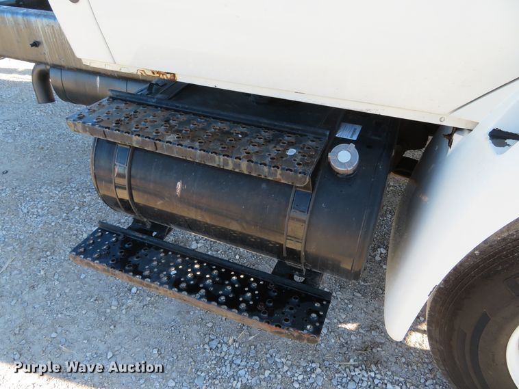 image for item DH0608 2007 International 4300  truck cab and chassis