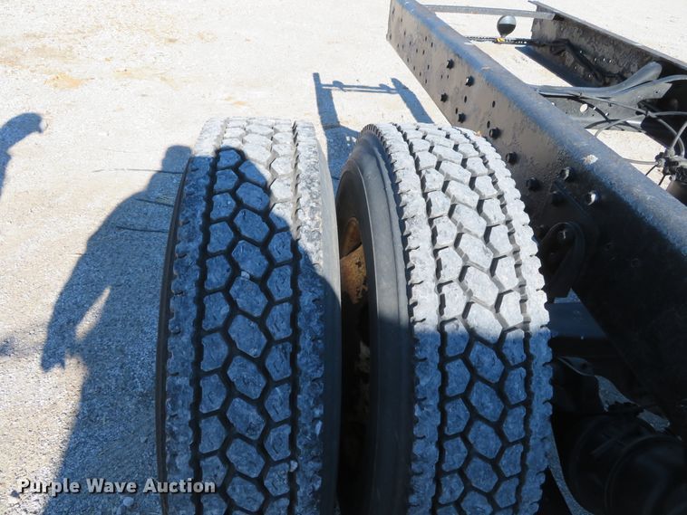 image for item DH0608 2007 International 4300  truck cab and chassis