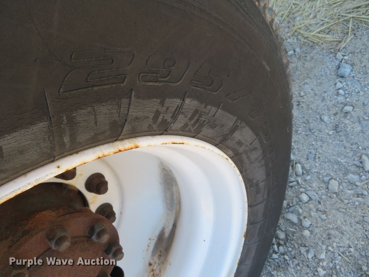 image for item DH0608 2007 International 4300  truck cab and chassis