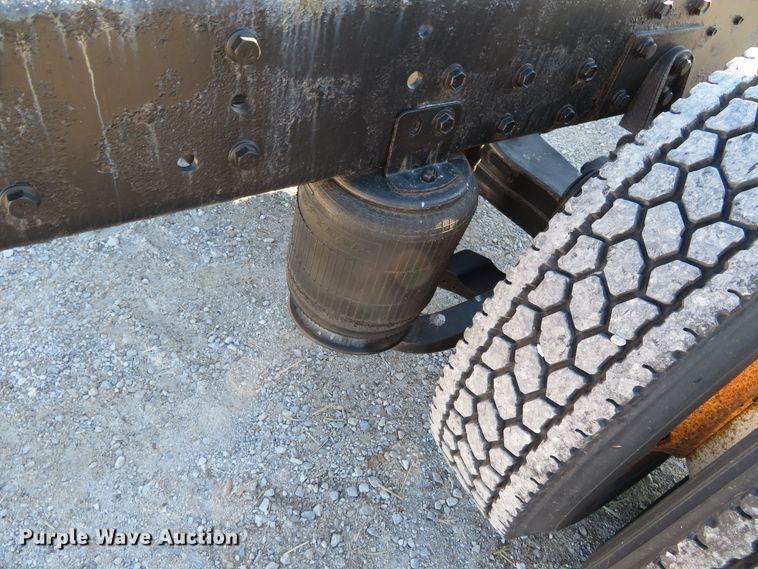 image for item DH0608 2007 International 4300  truck cab and chassis